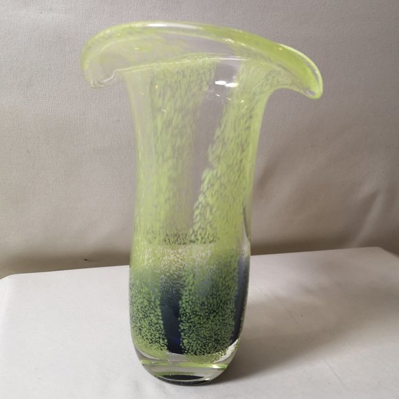 Beautiful Artist Signed Tulip Shape Glass Art Vase Green w Purple-Blue - Picture 1 of 5